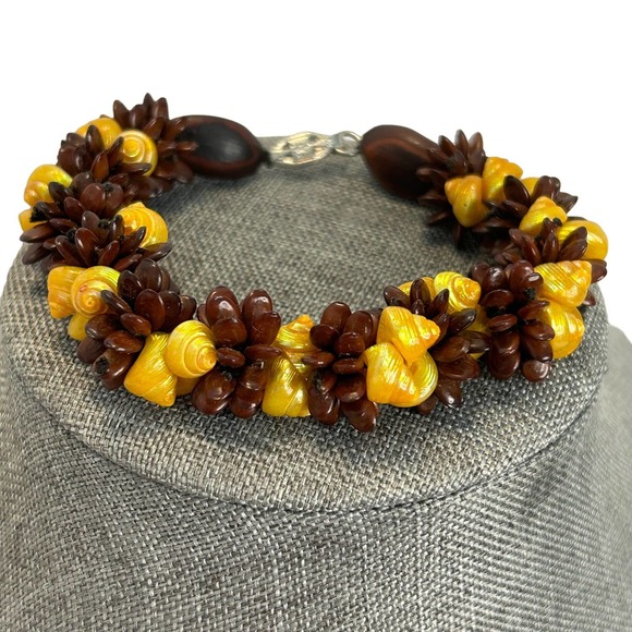 Vintage Hawaiian Nut, Koa Seed and Dyed Unbonium Shell Bracelet - Picture 1 of 5
